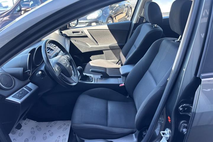 Grå Mazda 3 fra 2011