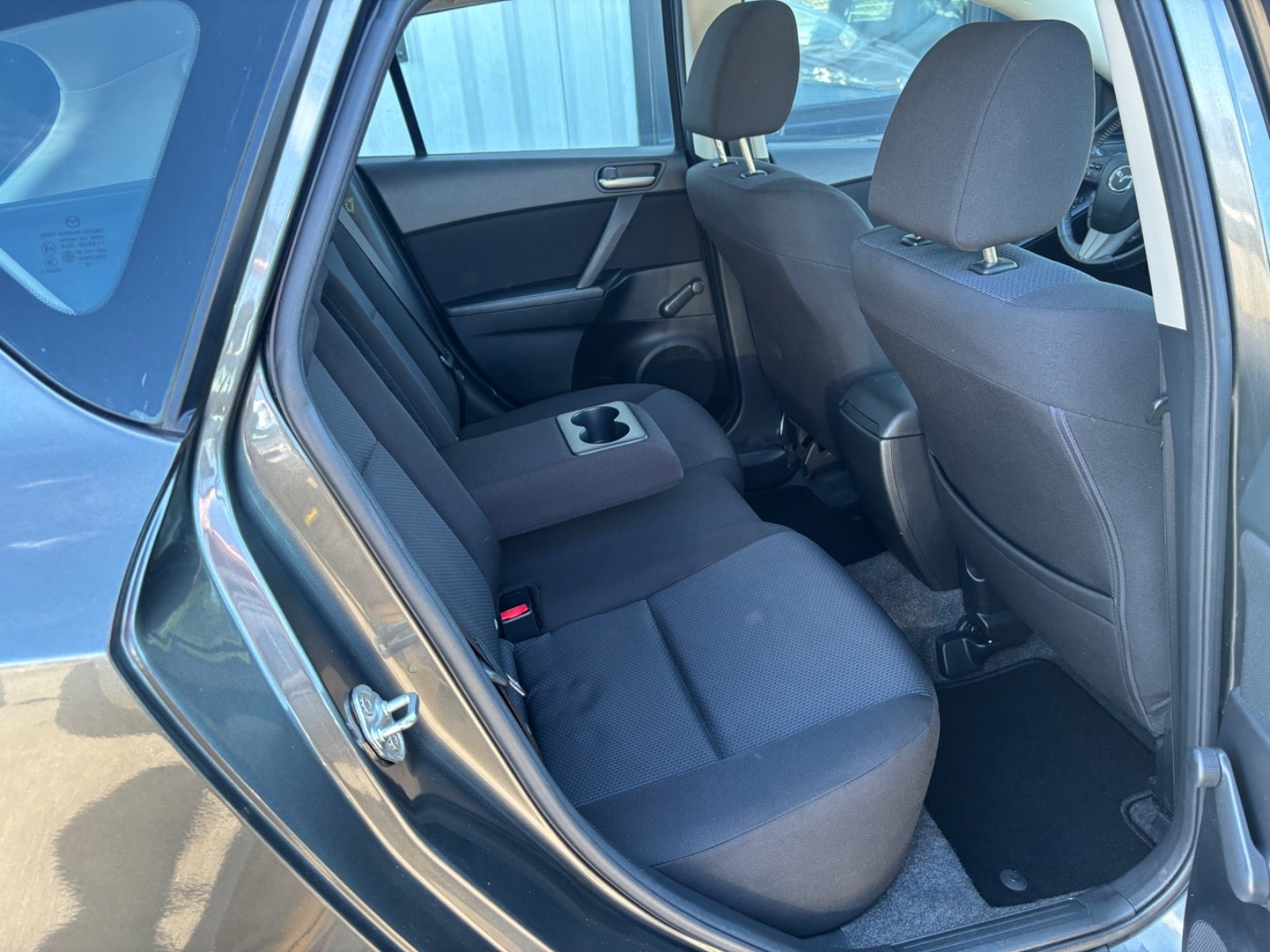 Grå Mazda 3 fra 2011