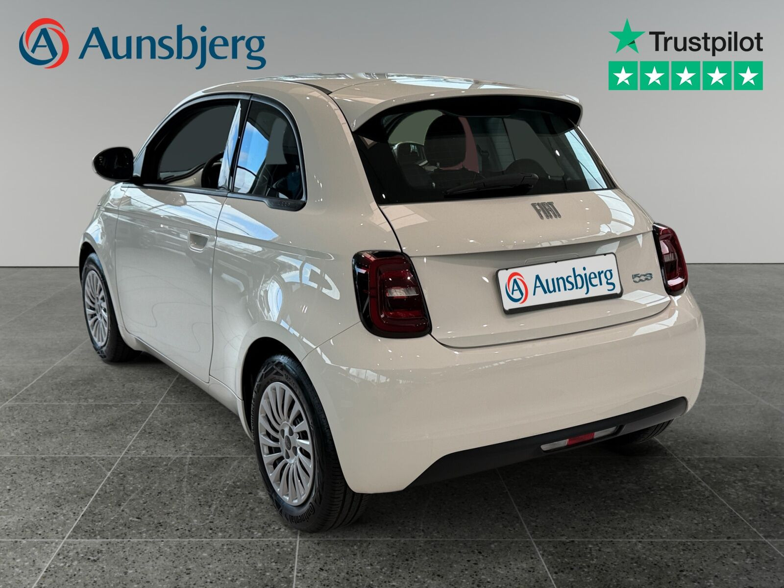 Hvid Fiat 500e fra 2023