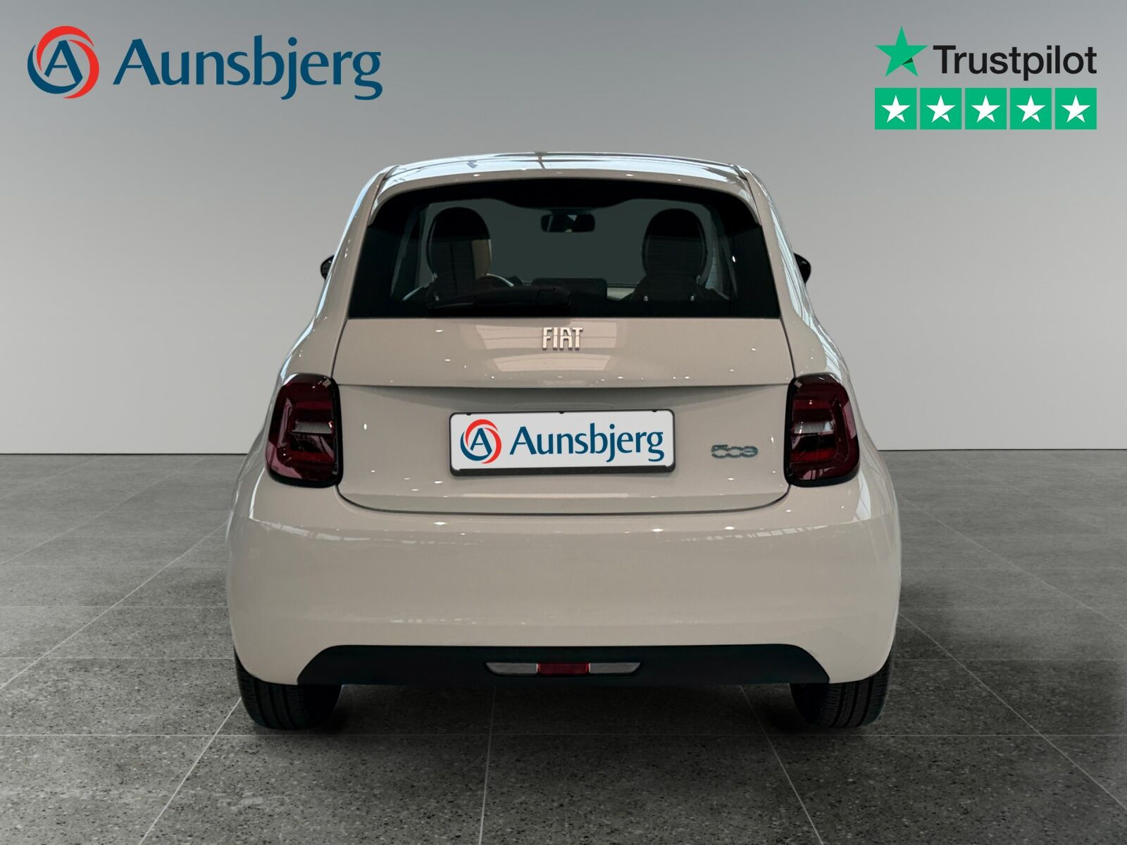 Hvid Fiat 500e fra 2023
