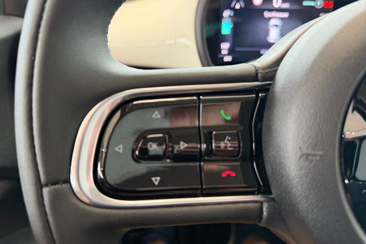 Hvid Fiat 500e fra 2023