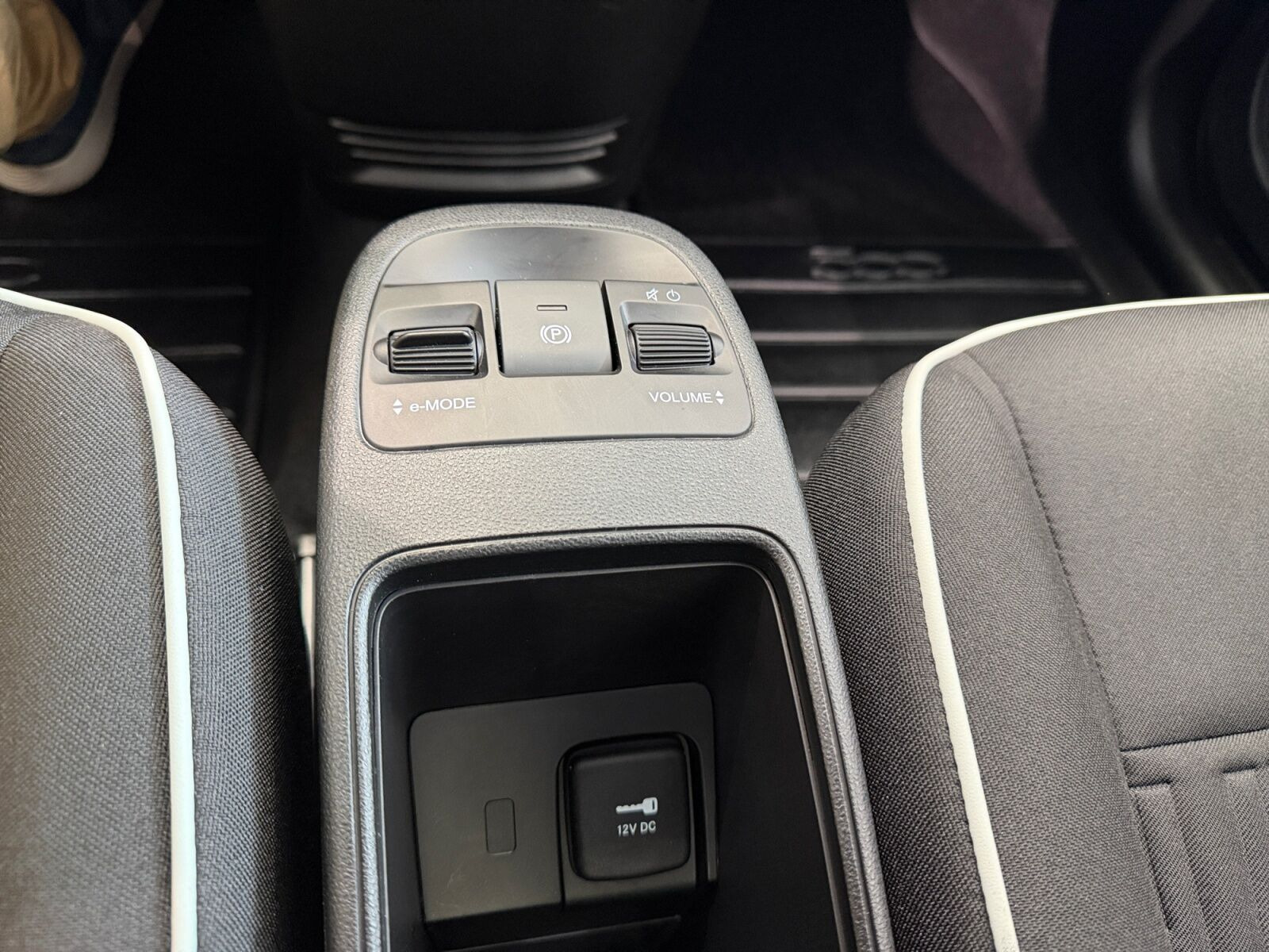 Hvid Fiat 500e fra 2023