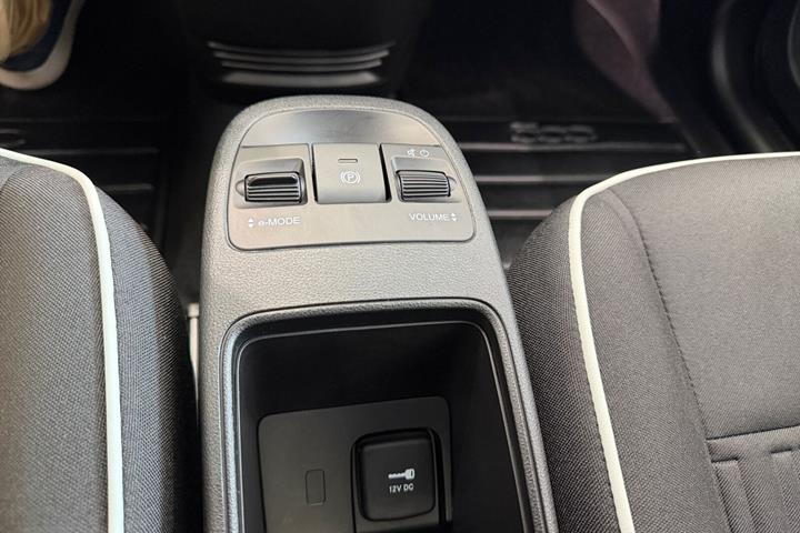 Hvid Fiat 500e fra 2023