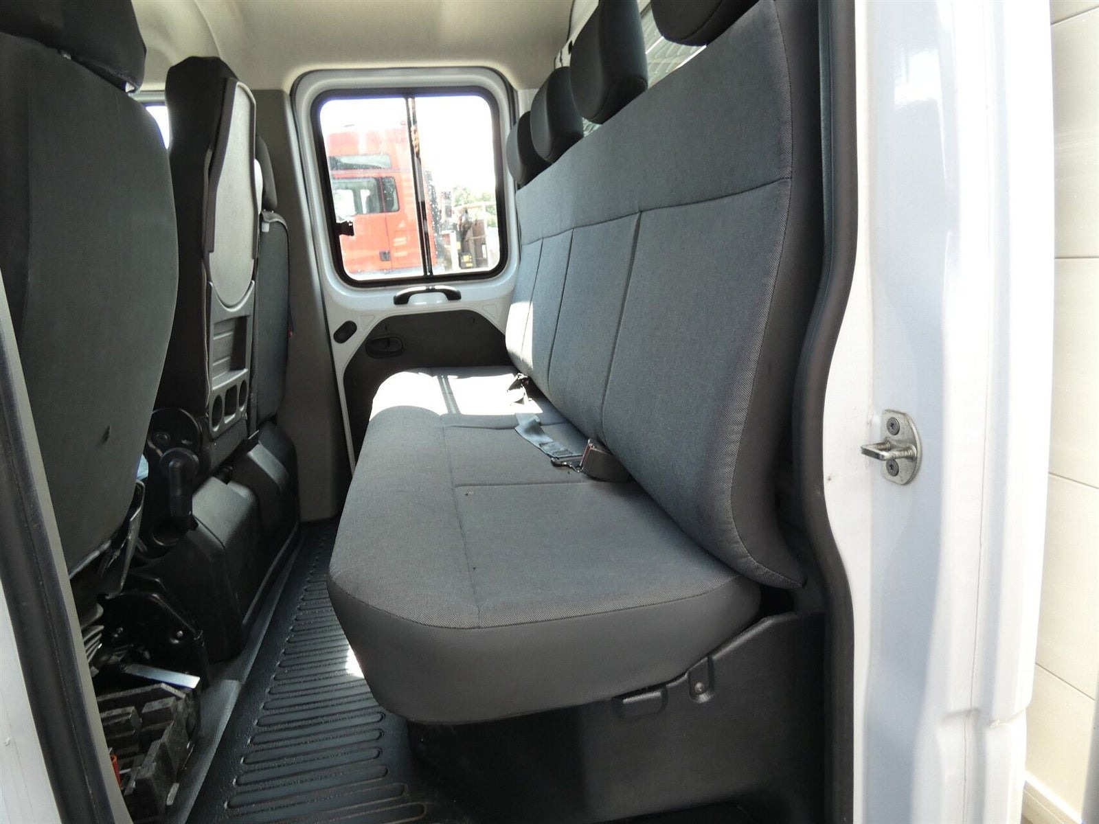 Hvid Renault Master IV T35 fra 2024