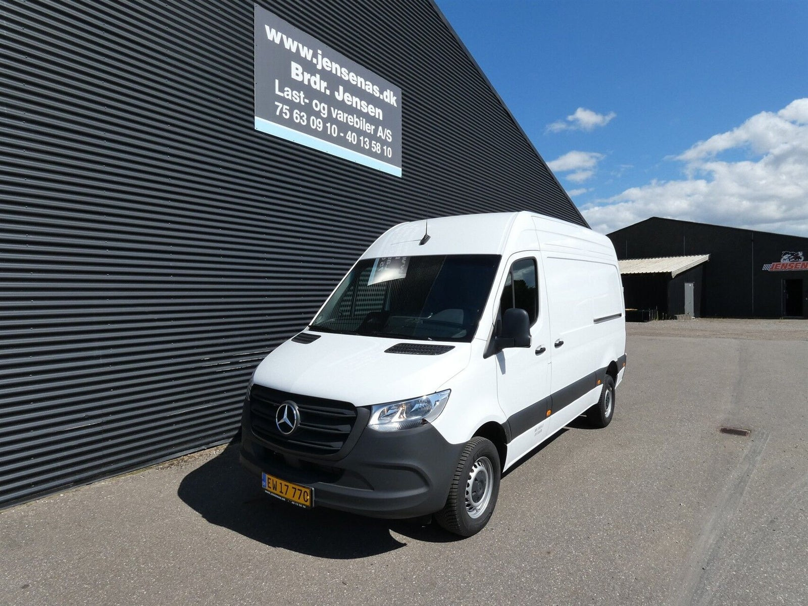 Hvid Mercedes Sprinter 317 fra 2025