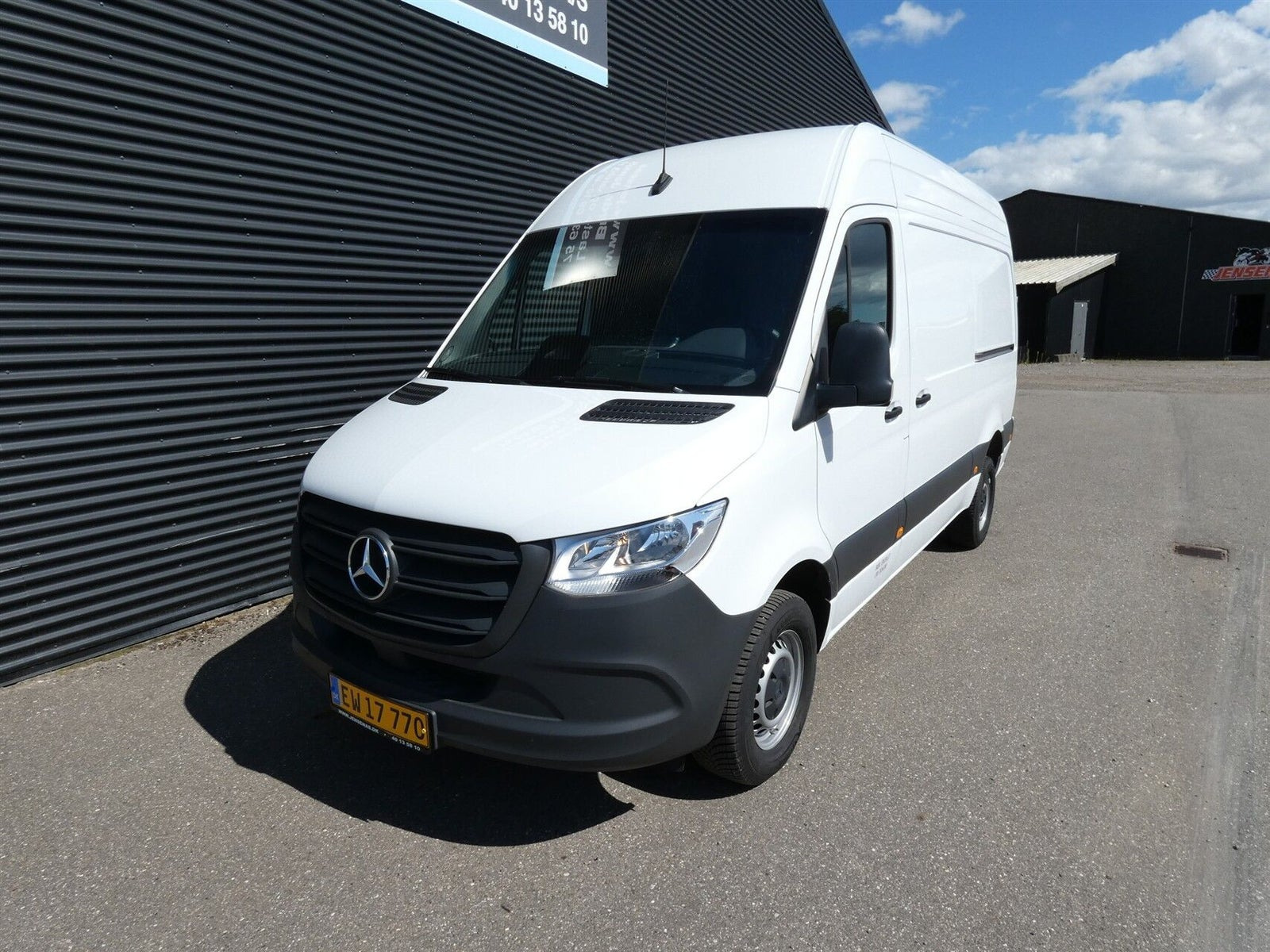 Hvid Mercedes Sprinter 317 fra 2025
