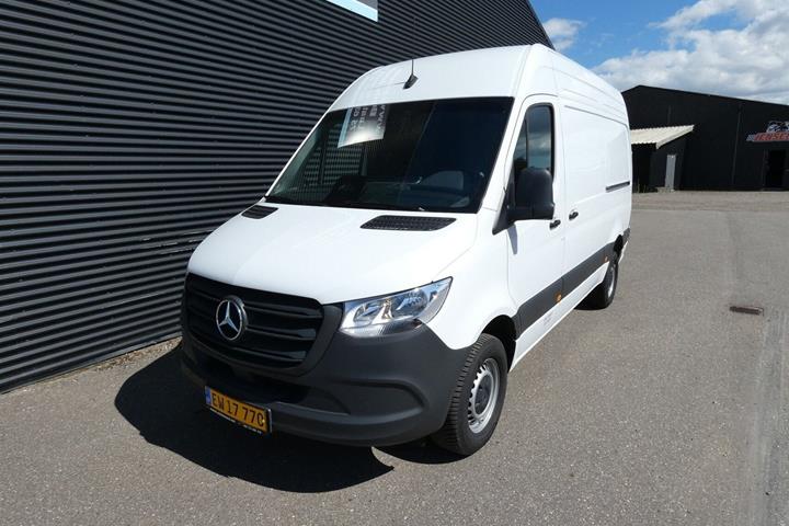 Hvid Mercedes Sprinter 317 fra 2025