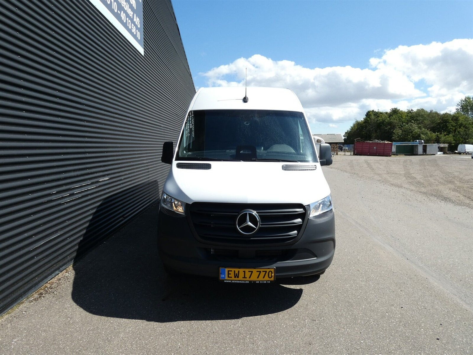 Hvid Mercedes Sprinter 317 fra 2025