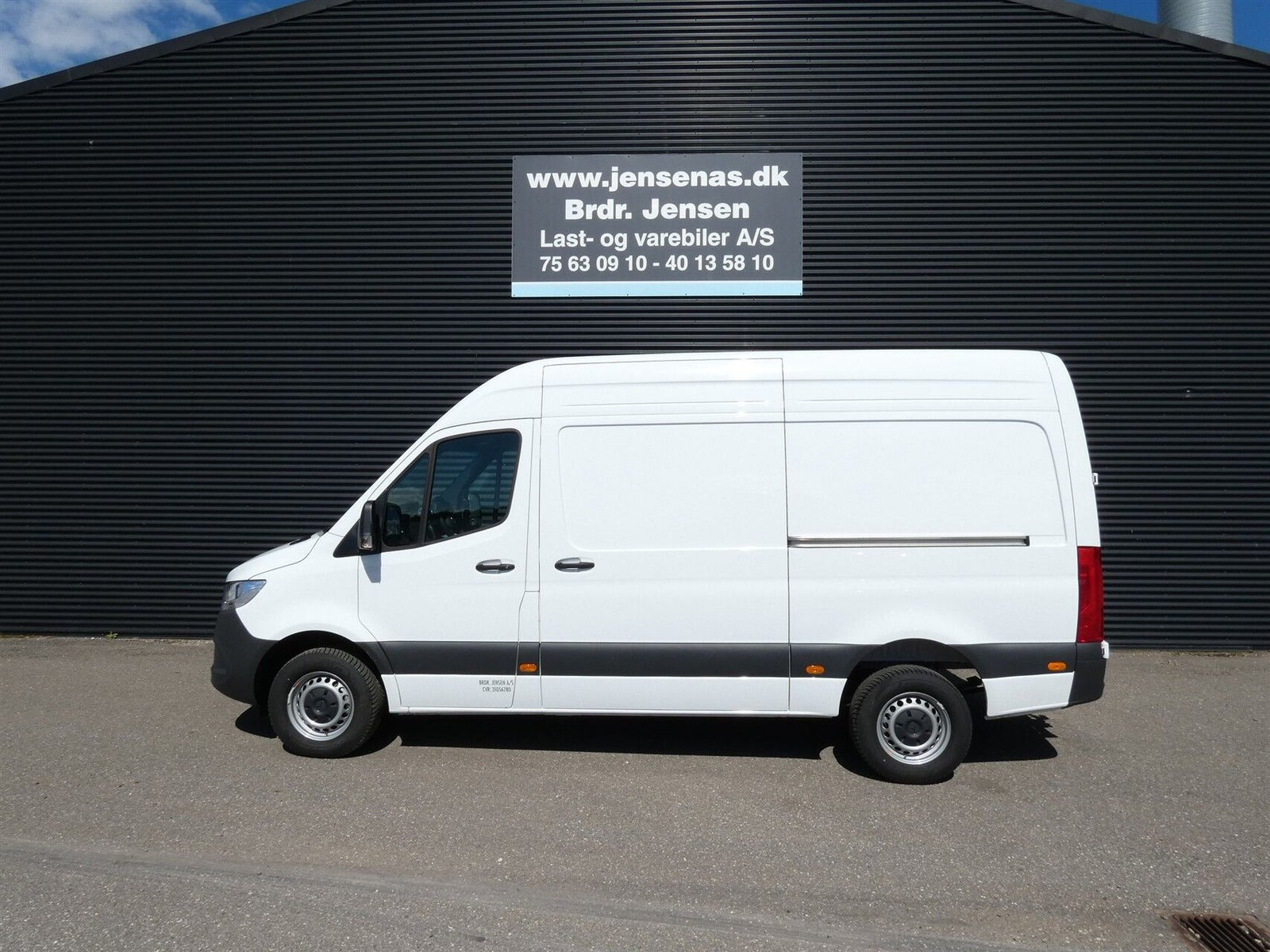 Hvid Mercedes Sprinter 317 fra 2025
