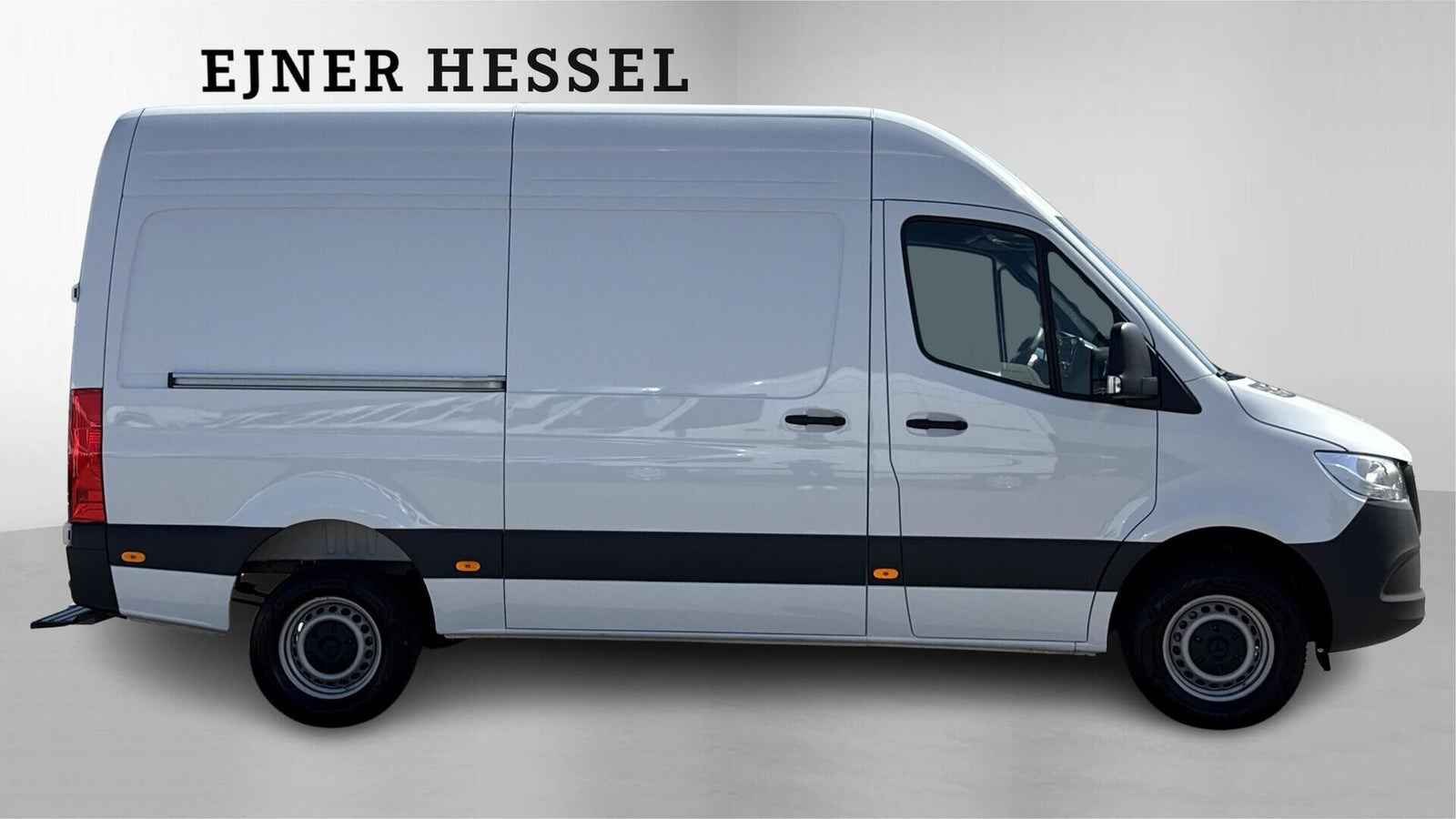 Hvid Mercedes Sprinter 317 fra 2025
