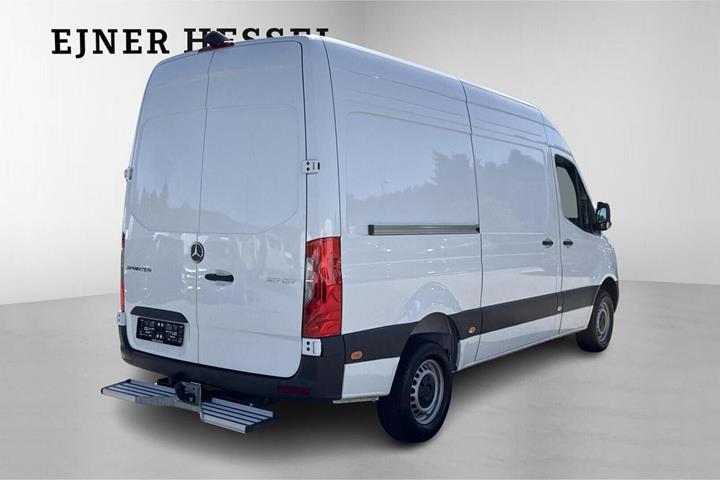 Hvid Mercedes Sprinter 317 fra 2025