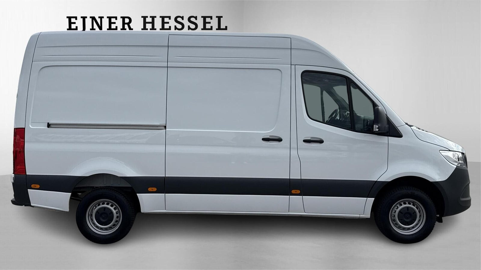 Hvid Mercedes Sprinter 317 fra 2025