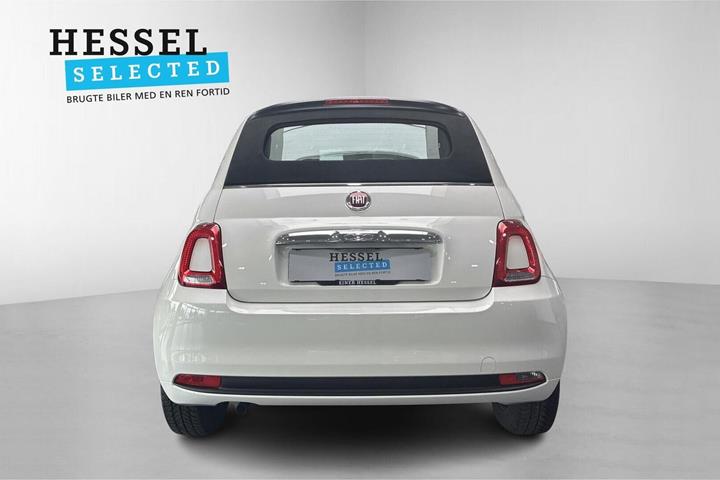 Beige Fiat 500C fra 2022