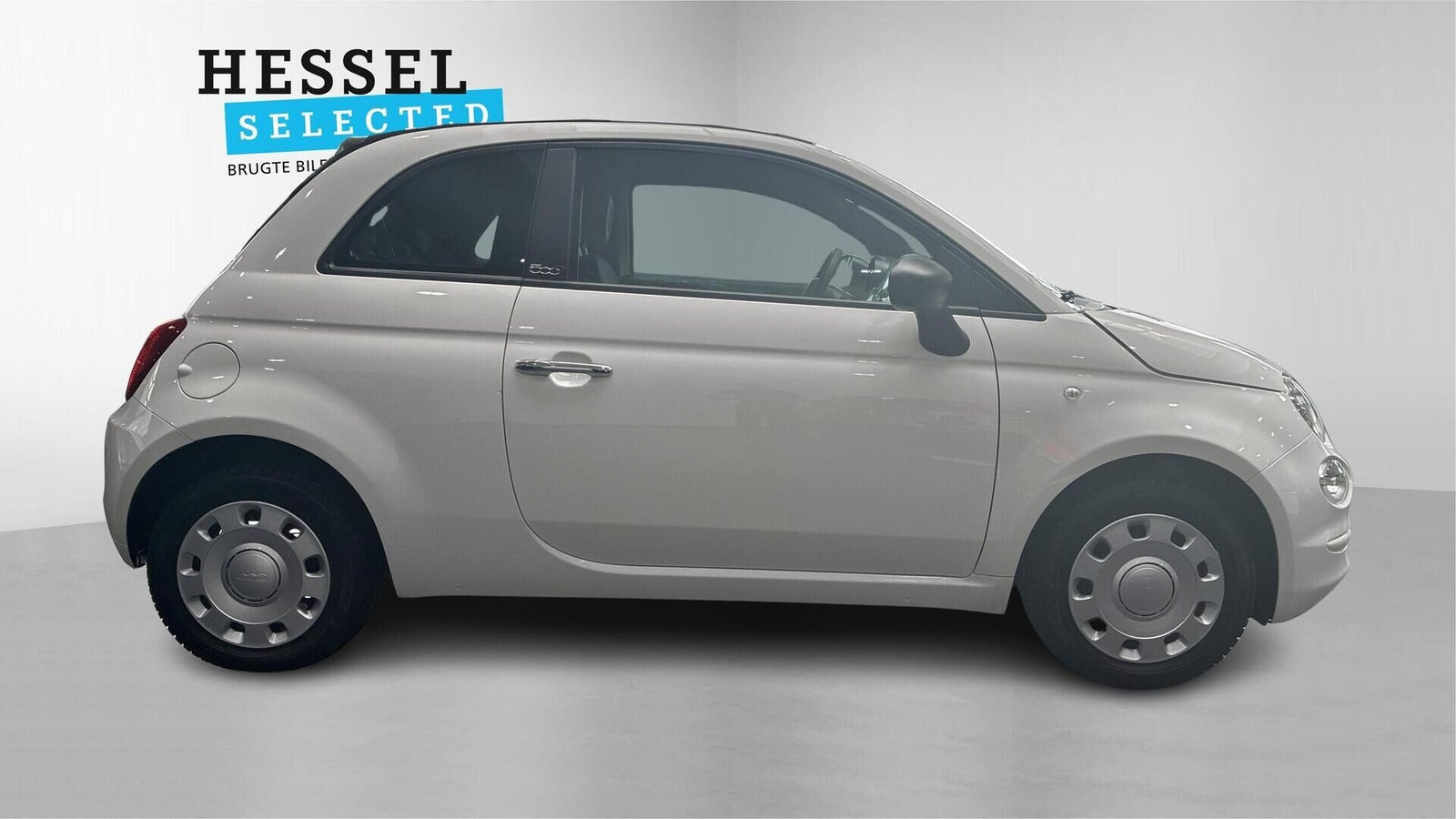 Beige Fiat 500C fra 2022