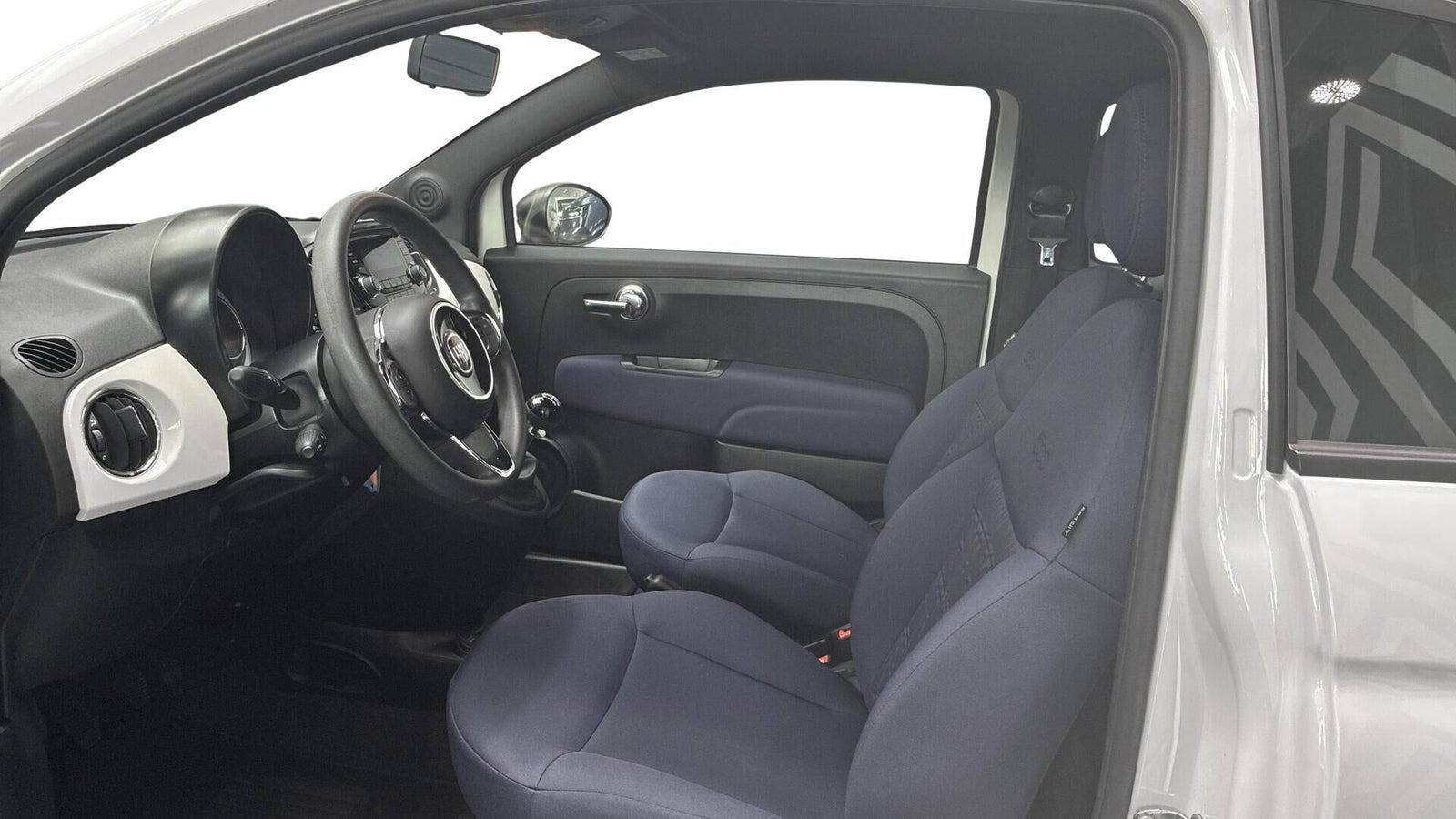 Beige Fiat 500C fra 2022