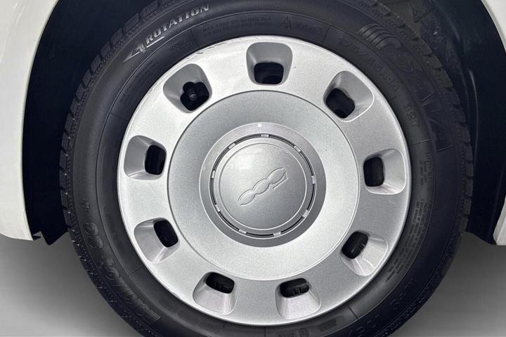 Beige Fiat 500C fra 2022