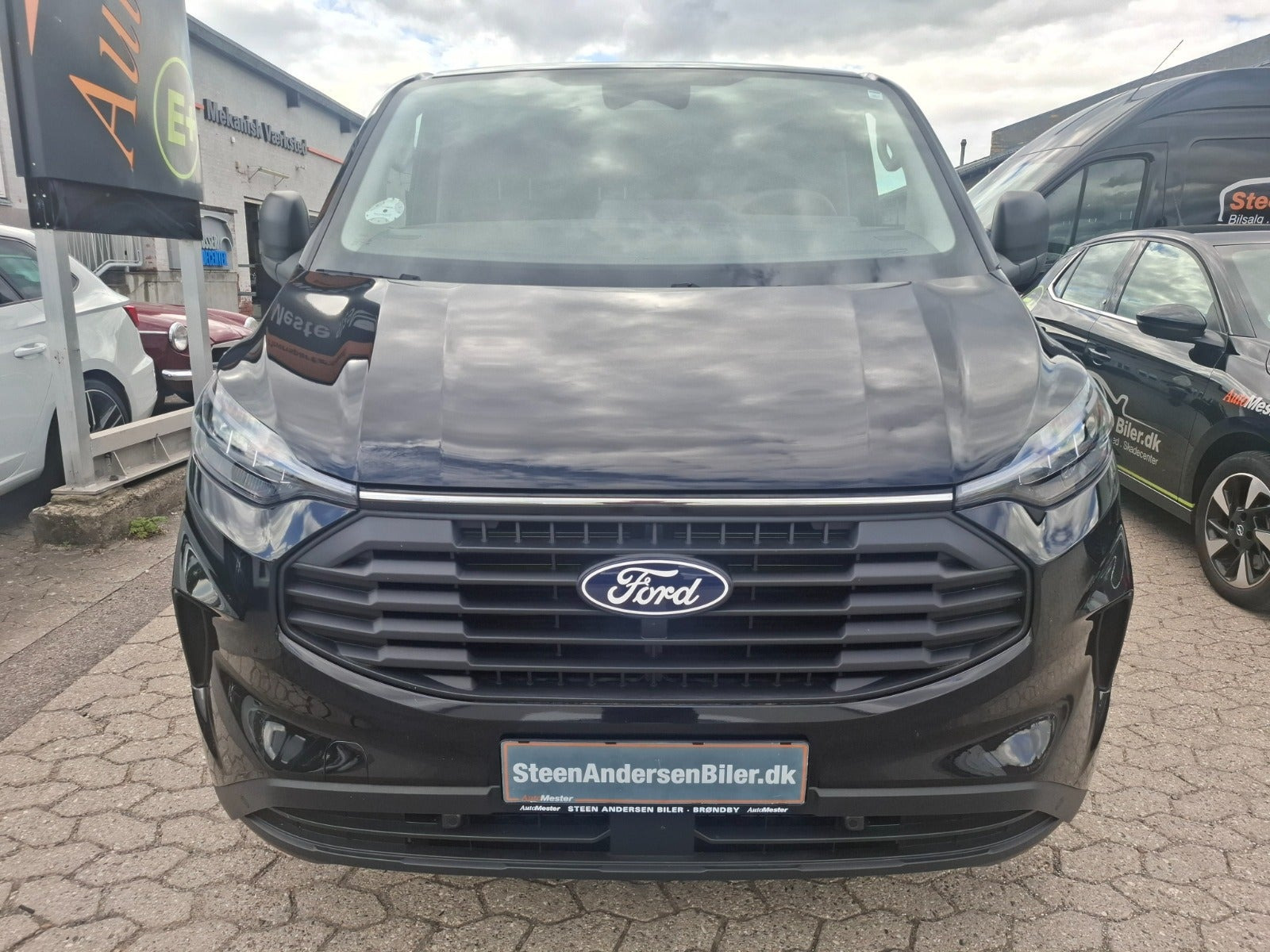Sort Ford Transit Custom 320 L1 fra 2025