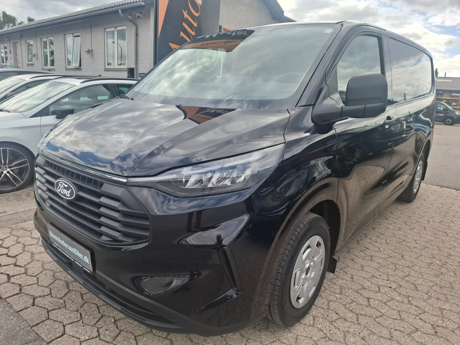 Sort Ford Transit Custom 320 L1 fra 2025