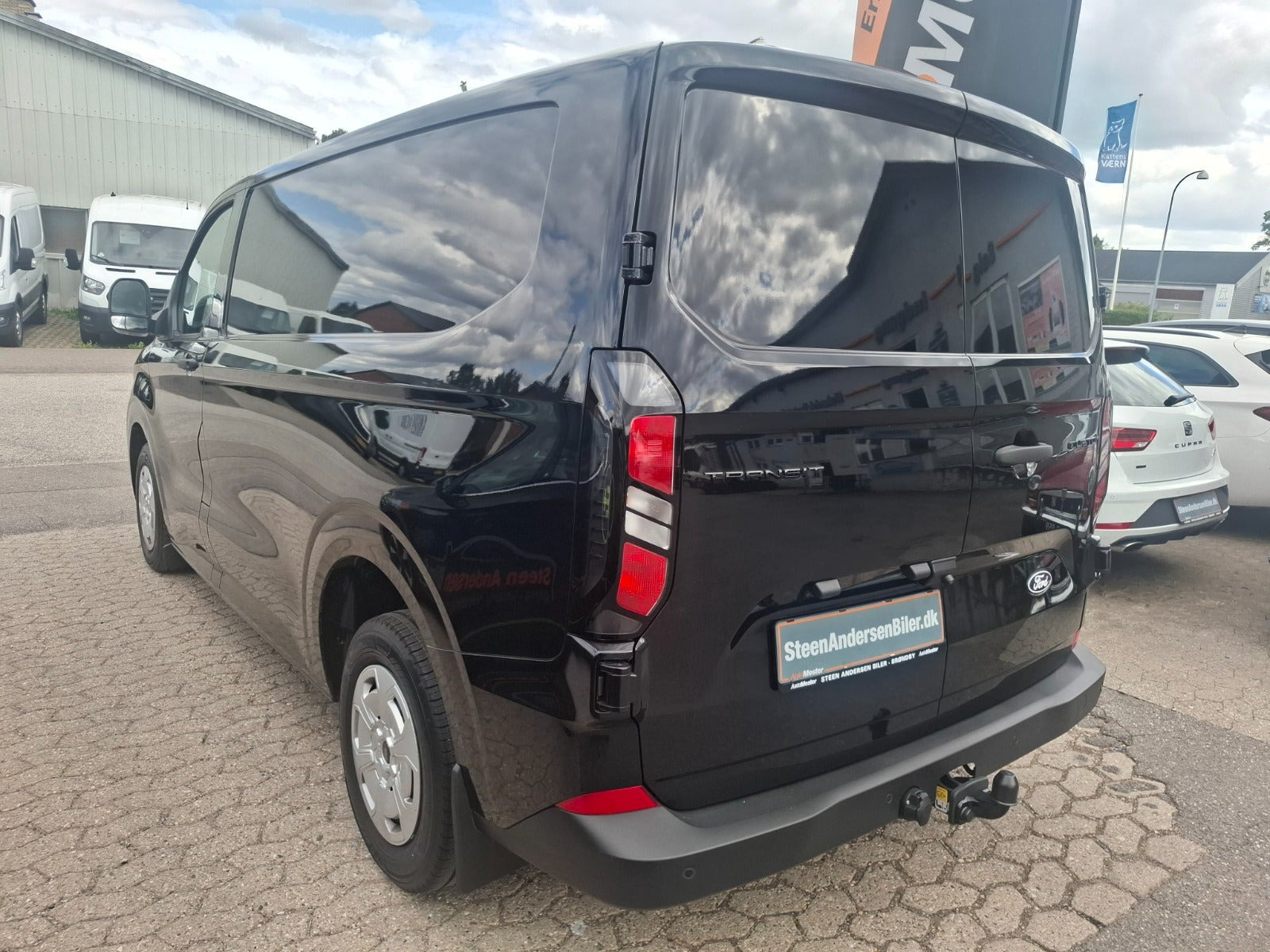 Sort Ford Transit Custom 320 L1 fra 2025
