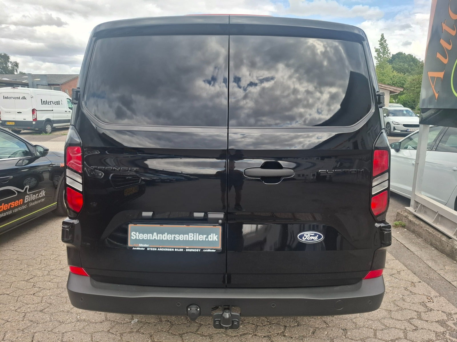 Sort Ford Transit Custom 320 L1 fra 2025