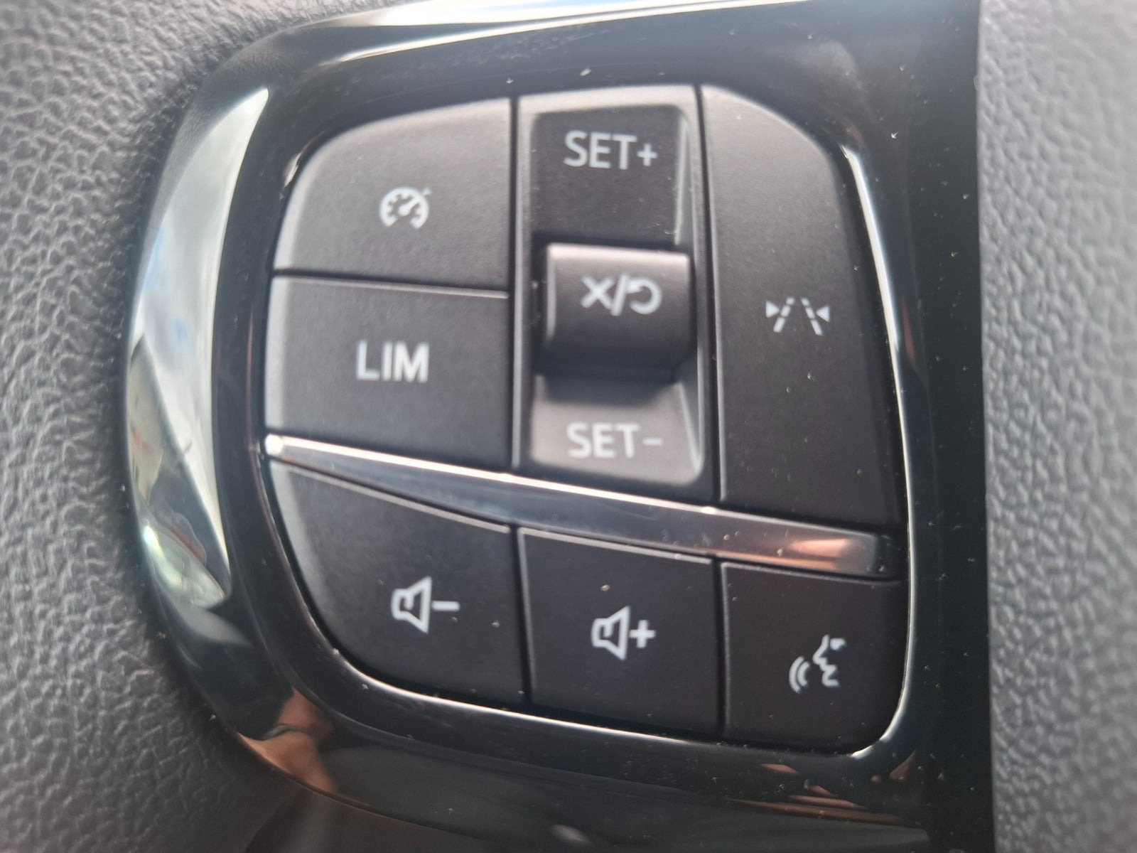 Sort Ford Transit Custom 320 L1 fra 2025