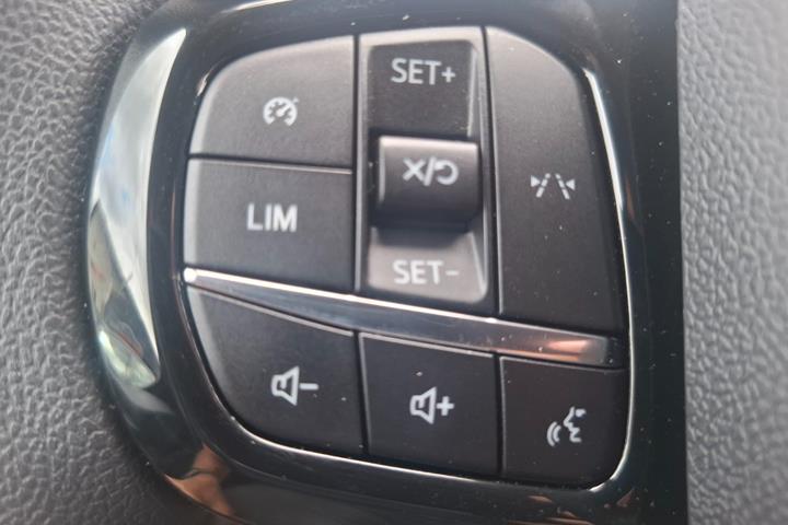 Sort Ford Transit Custom 320 L1 fra 2025