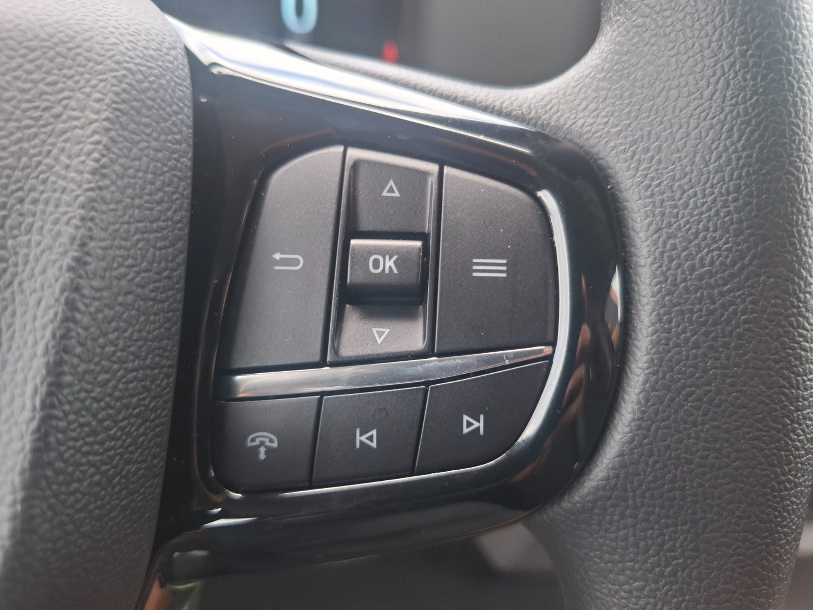 Sort Ford Transit Custom 320 L1 fra 2025