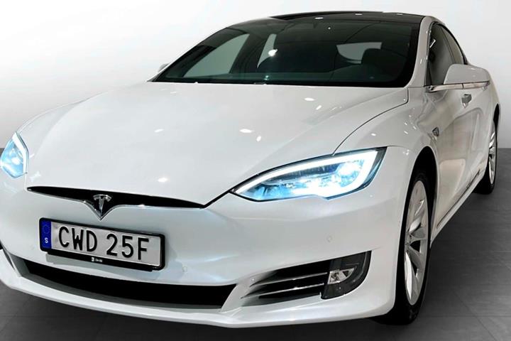 Hvid Tesla Model S fra 2020