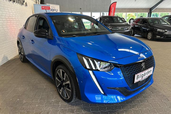 Blå Peugeot e-208 fra 2021