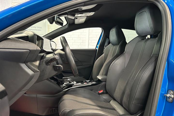 Blå Peugeot e-208 fra 2021