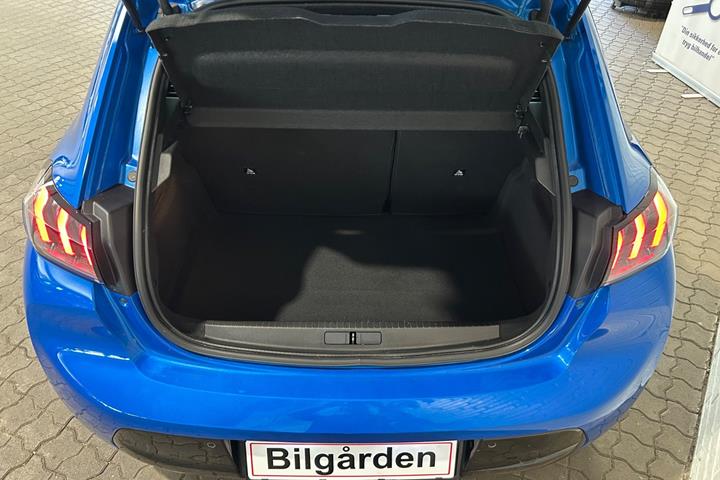 Blå Peugeot e-208 fra 2021