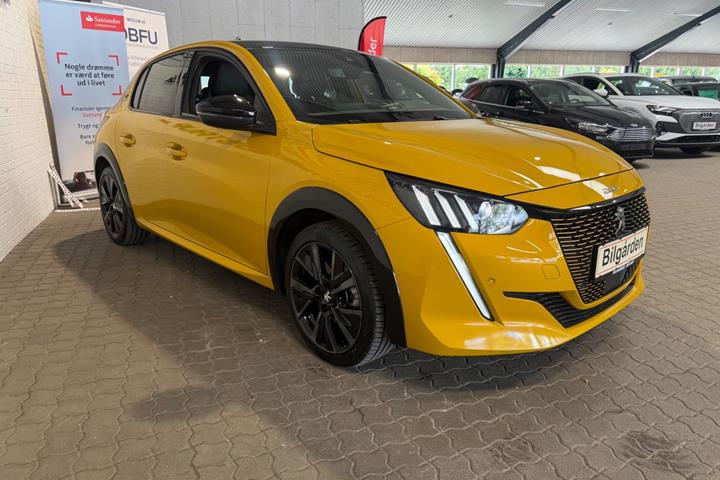 Gul Peugeot e-208 fra 2023