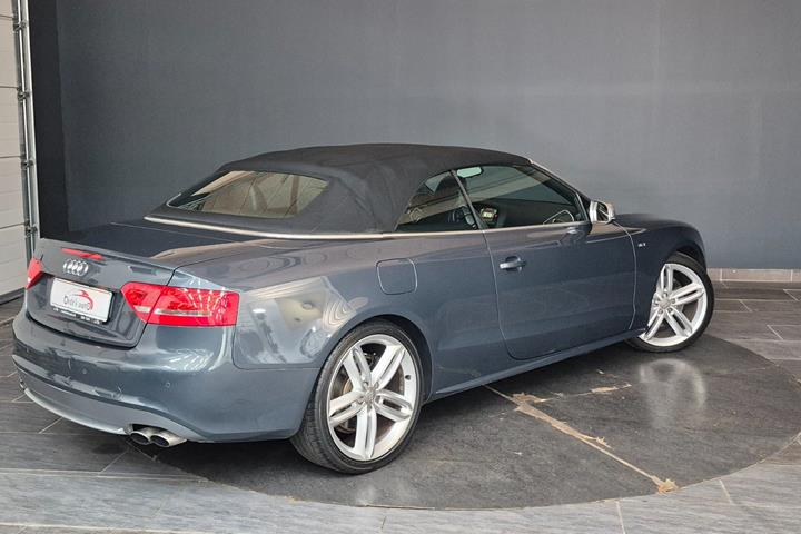 undefined Audi S5 fra 2009