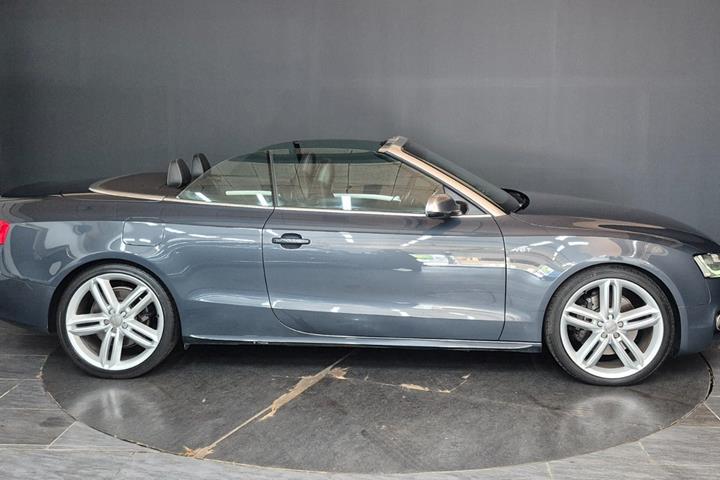 undefined Audi S5 fra 2009