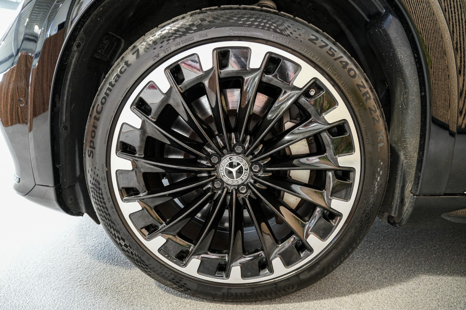 Sort Mercedes EQS580 SUV fra 2023