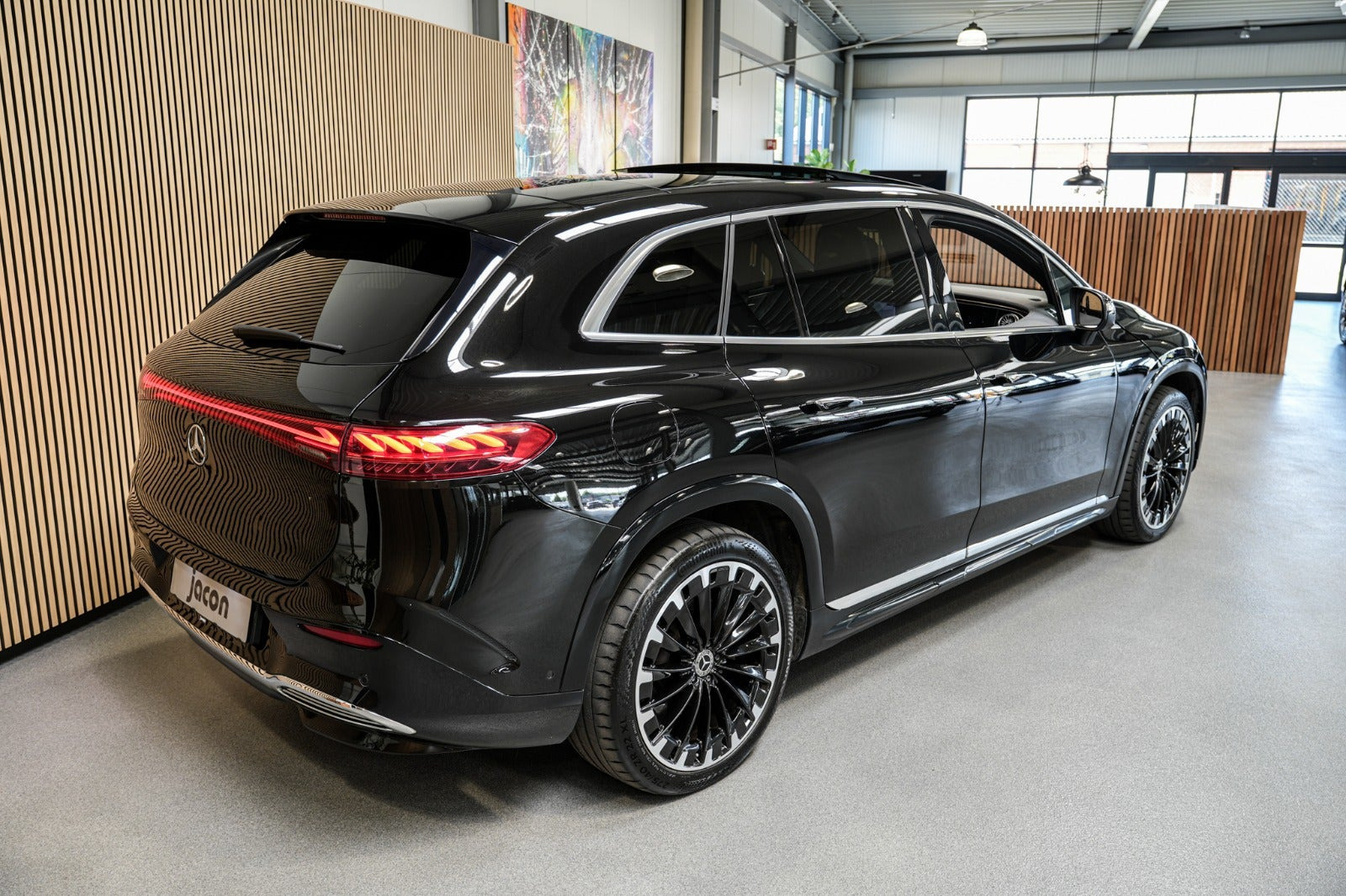 Sort Mercedes EQS580 SUV fra 2023