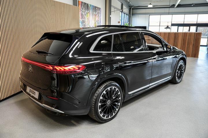 Sort Mercedes EQS580 SUV fra 2023