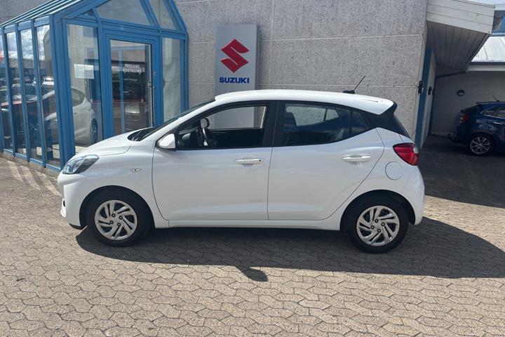 Hvid Hyundai i10 fra 2021