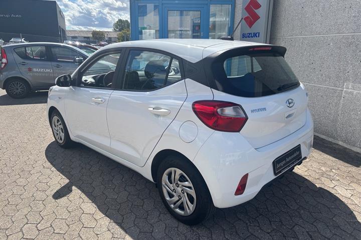 Hvid Hyundai i10 fra 2021