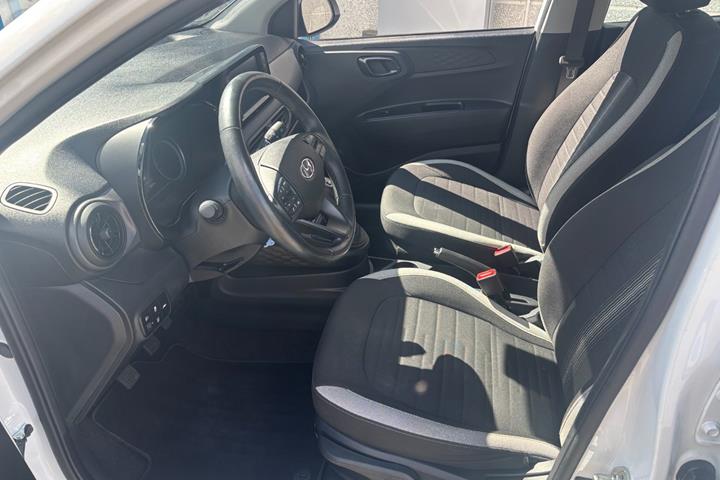 Hvid Hyundai i10 fra 2021