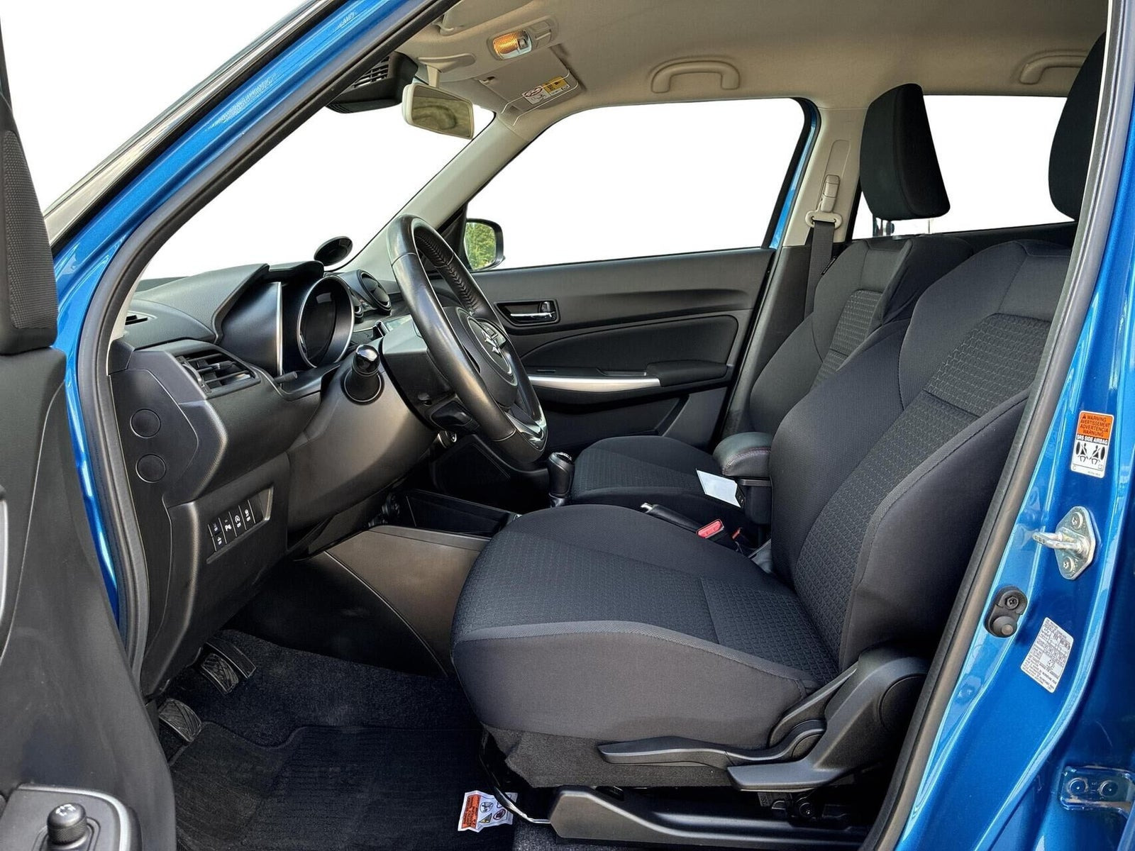 Blå Suzuki Swift fra 2024