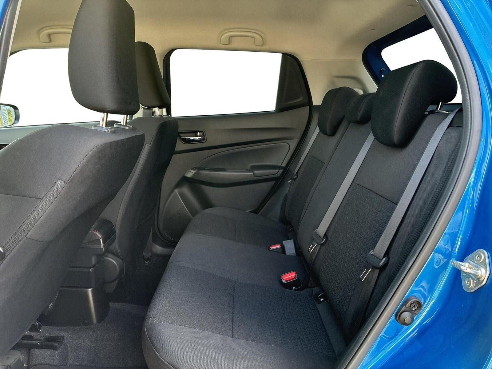 Blå Suzuki Swift fra 2024