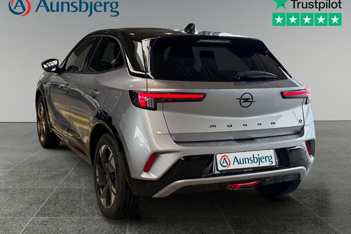 Grå Opel Mokka-e fra 2025
