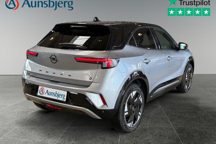 Grå Opel Mokka-e fra 2025