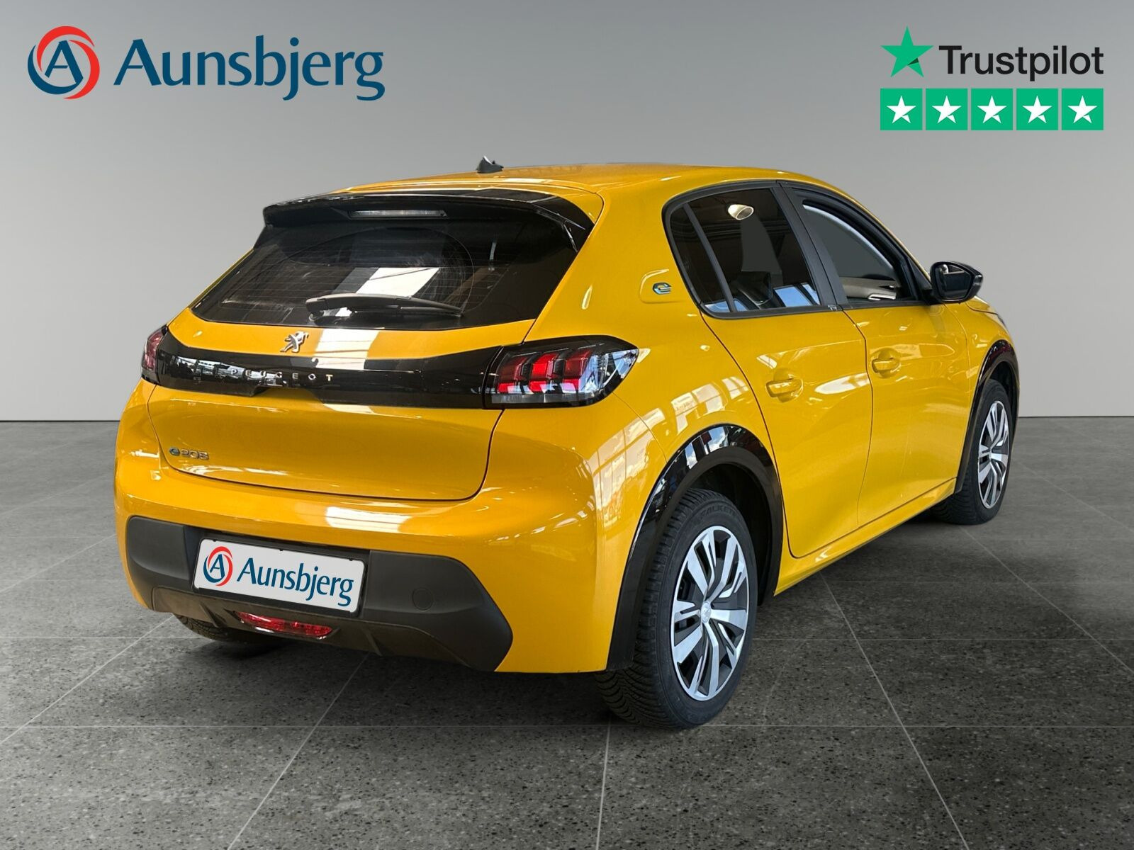 Gul Peugeot e-208 fra 2022