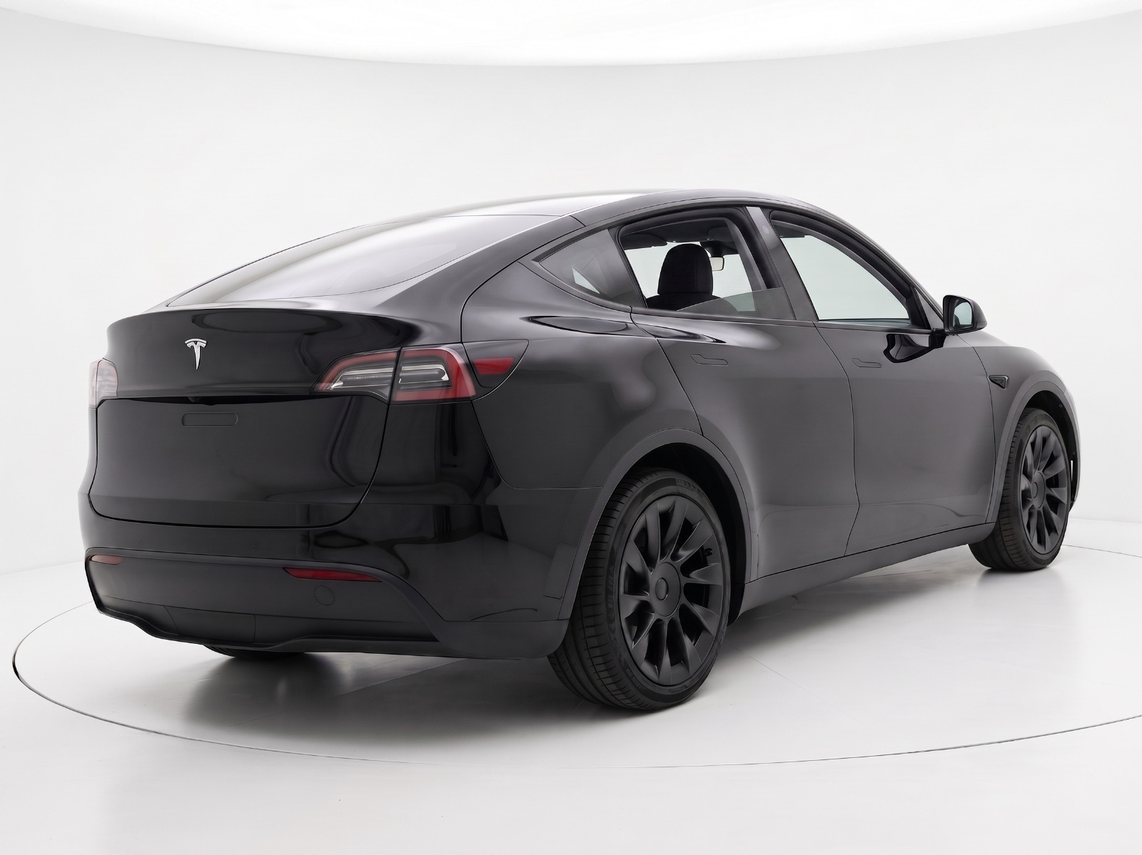 Sort Tesla Model Y fra 2023