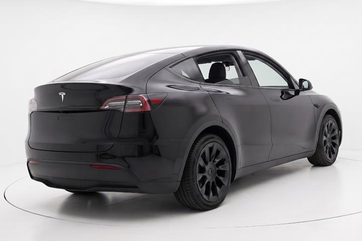 Sort Tesla Model Y fra 2023