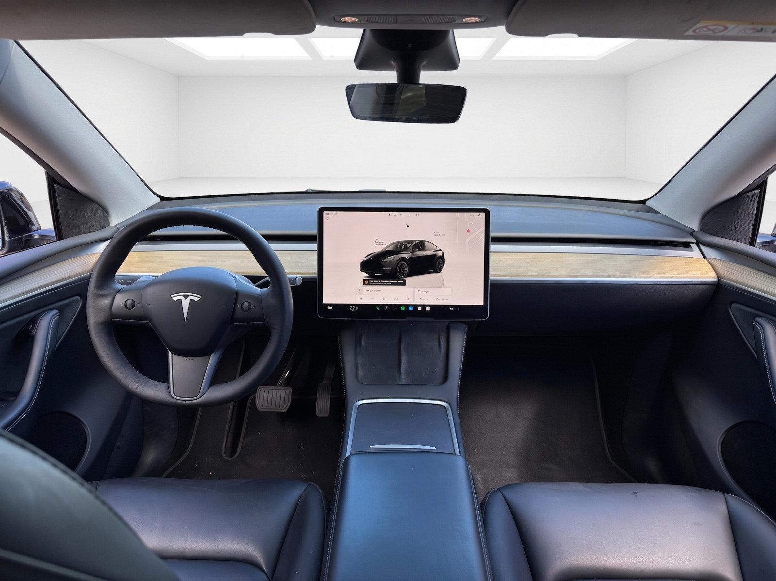 Sort Tesla Model Y fra 2023