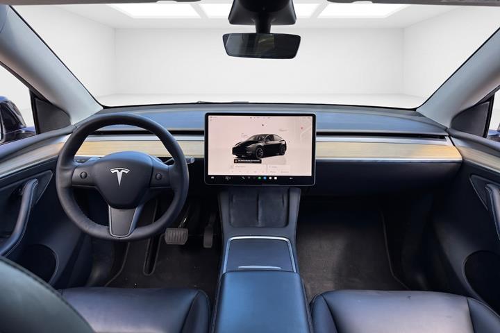 Sort Tesla Model Y fra 2023