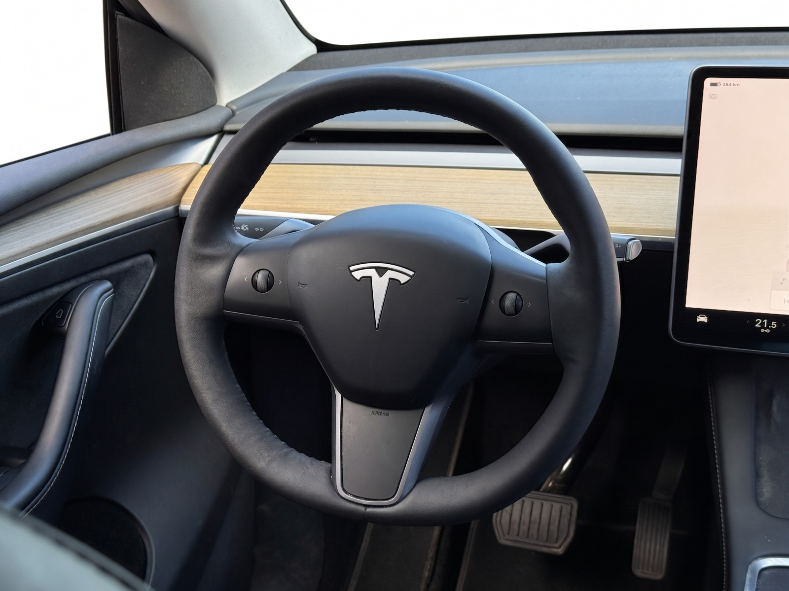 Sort Tesla Model Y fra 2023